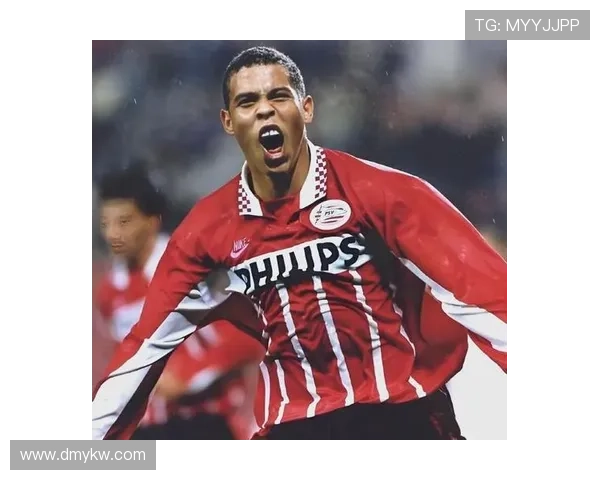 出生在富裕家庭的足球明星们的奢华生活与职业生涯的交织探讨